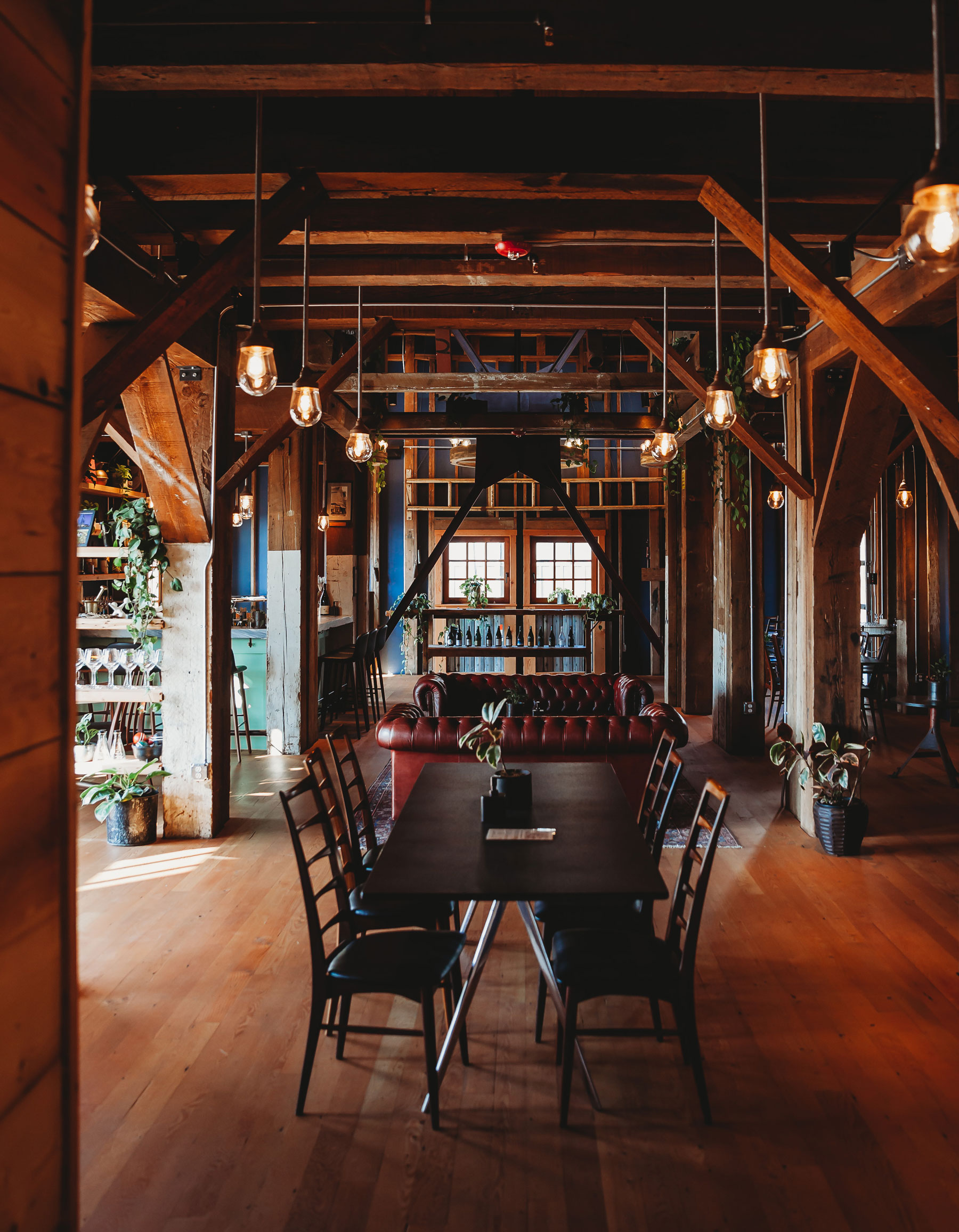 Inside of the Flâneur Wines tasting room